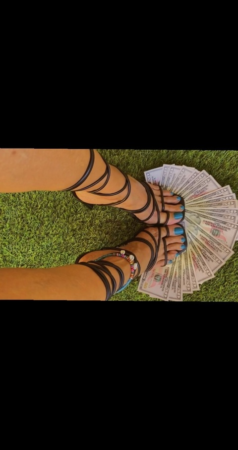 Header of laprettyfeet4