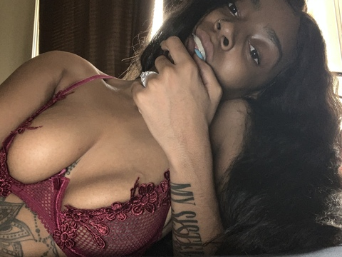 Header of missjayee