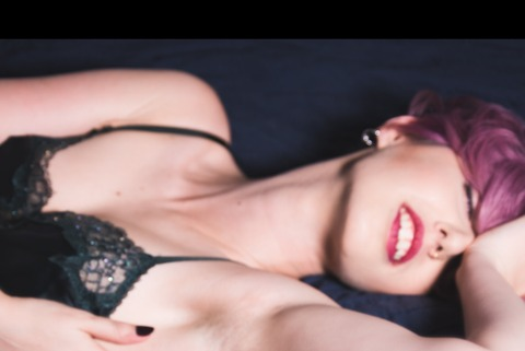 Header of natashaluxxx