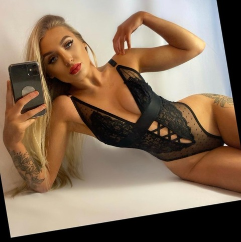 Header of paigelouisee