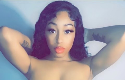 Header of queenielovee